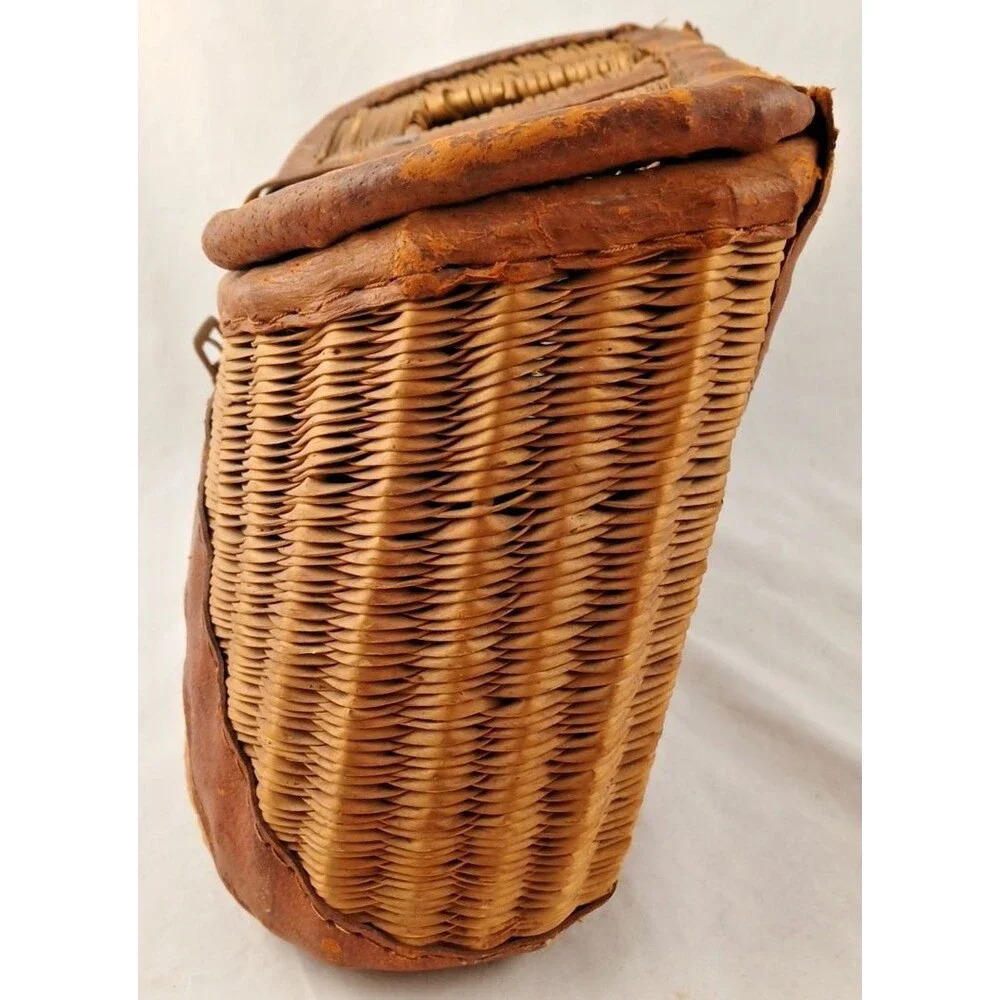 VINTAGE WICKER FISHING CREEL FLY FISH BASKET TROUT CREEL RUSTIC LODGE  Hong Kong